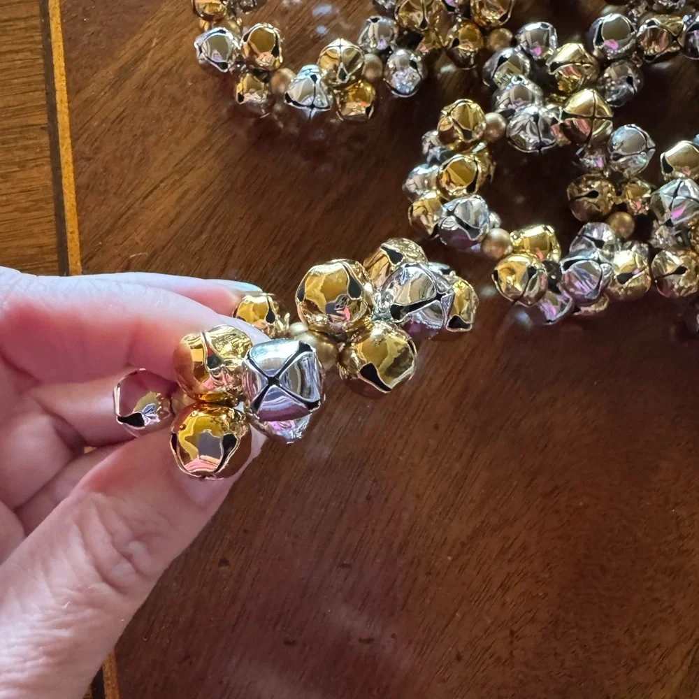 Set 6 Christmas Jingle Bell Napkin Rings Mini Wreathes Gold Silver Holiday